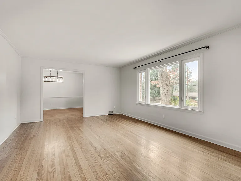 675 N Superior Ave — Photo 10