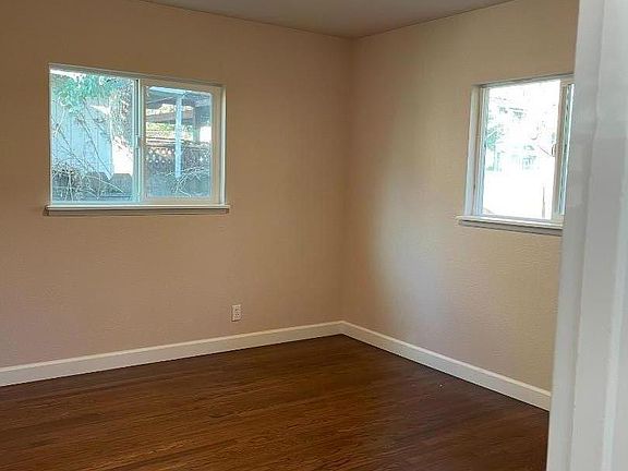 5th image of 719 W Oak St