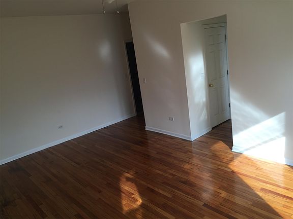 2nd image of 437 E Oakwood Blvd Unit 43