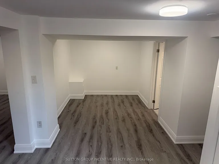 149 Gunn St #LOWER LEVEL — Photo 2