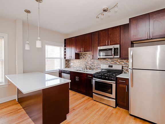 3rd image of 3133 W Lawrence Ave #3C
