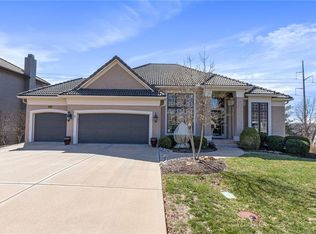 9012 Pine St, Lenexa, KS 66220