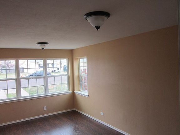 5th image of 3500 Gaston Dr