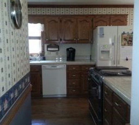 2nd image of 210 Mint Ct