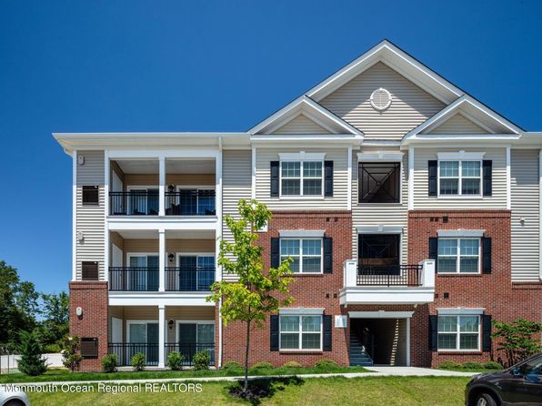 512 Stallion Cir W, Toms River, NJ 08755