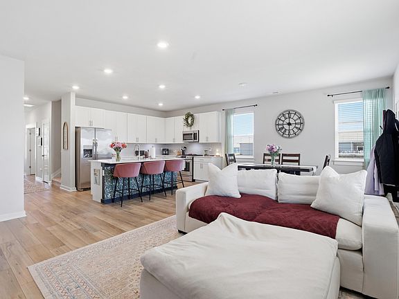 5th image of 129 Merion Way