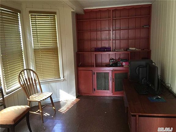 4th image of 318 Carpenter Ave