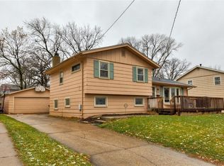 3806 Brinkwood Rd, Des Moines, IA 50310