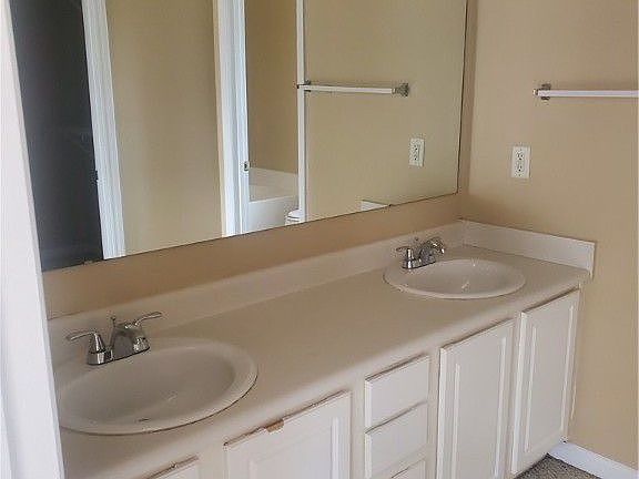 3rd image of 711 Connaly Dr