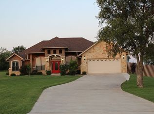 23 Creekwood Dr, Gonzales, TX 78629
