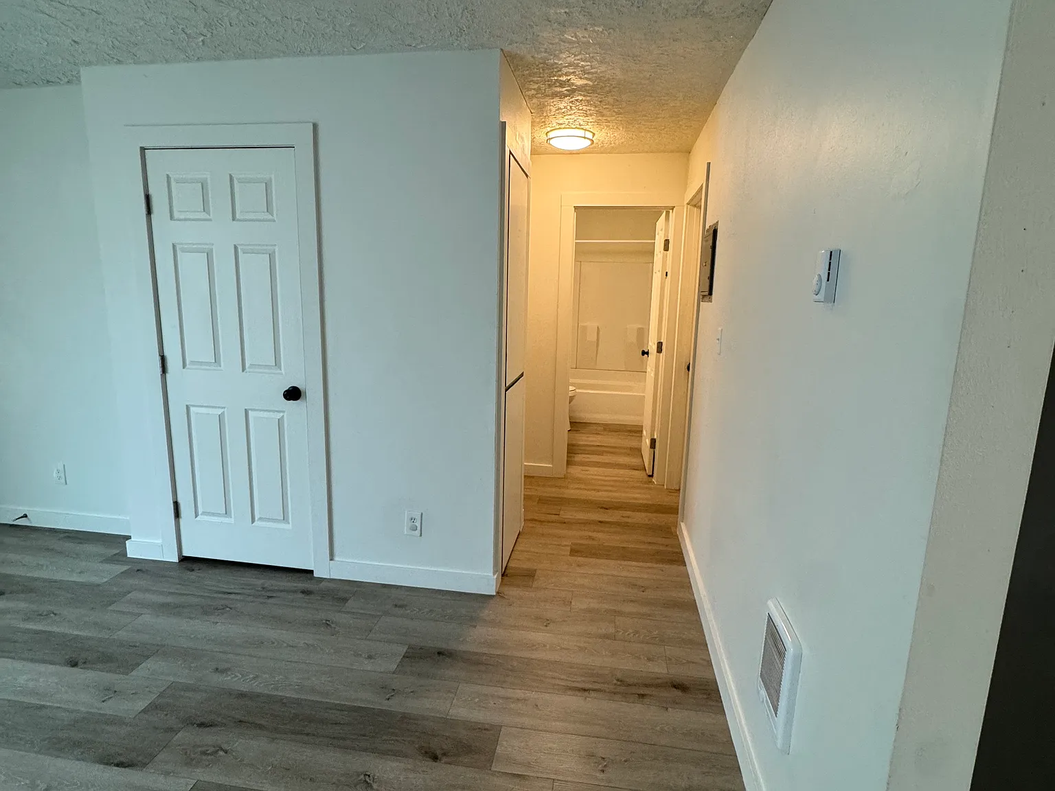 2 bed, 750 sqft, $1,275 — Photo 3