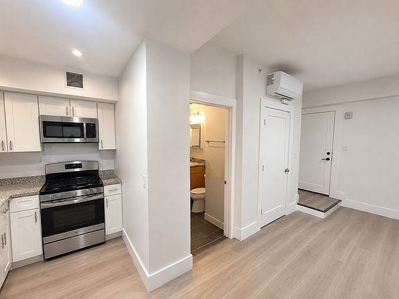 5th image of 27 Queensberry St #4A