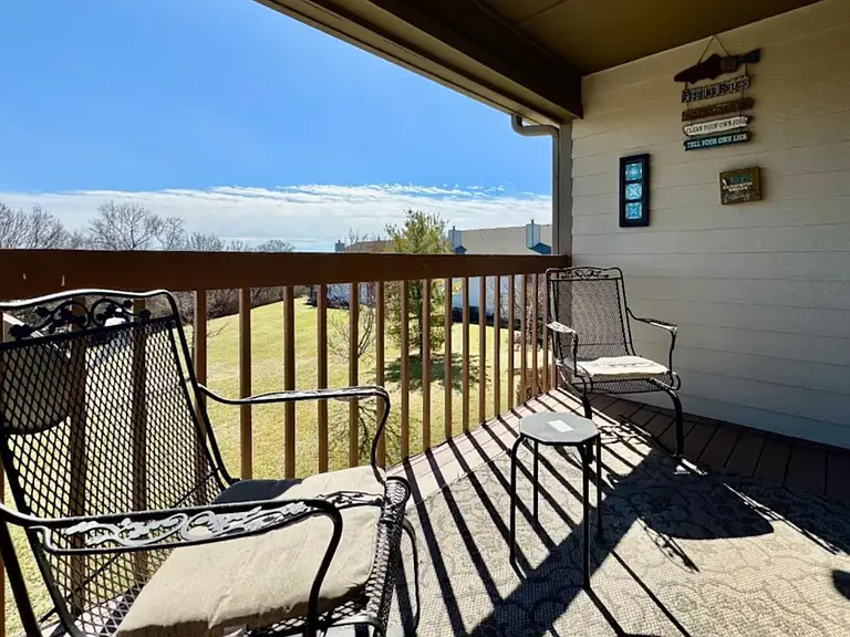 8854 Eagleview Dr #6 — Photo 2