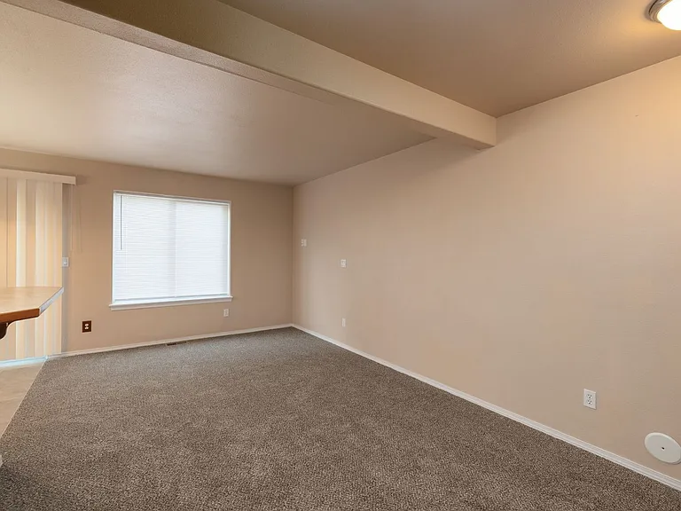 326 S Thierman Rd — Photo 17