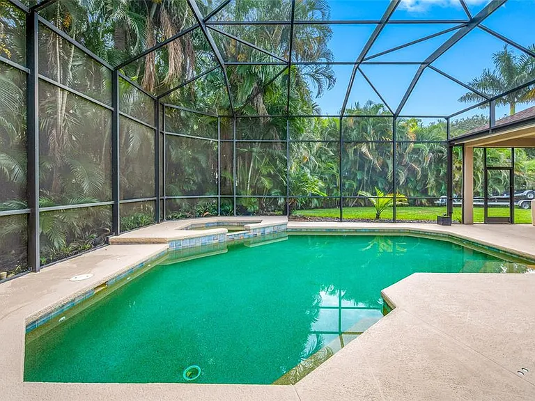 10675 Park Place Dr — Photo 40
