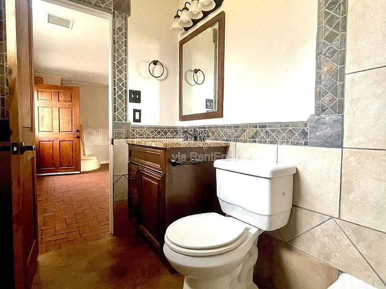 2440 Rose Ave NW — Photo 17