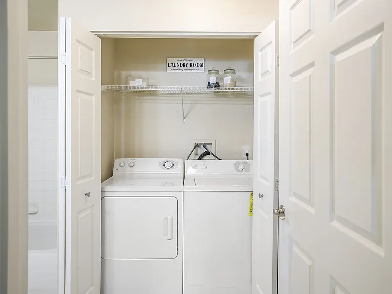 Stonehaven Apartments — Photo 17