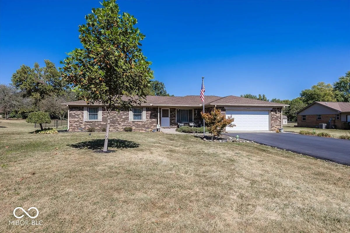 2310 Wayne Dr photo 1