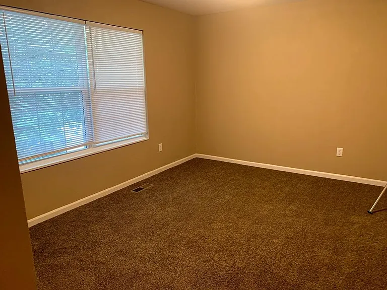Devling Place Apartments — Photo 35