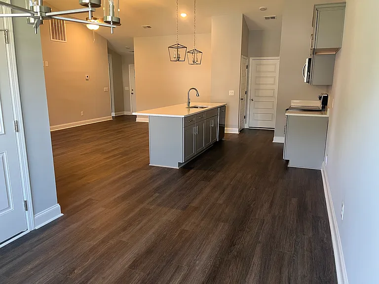 2114 Melanie Dr — Photo 5