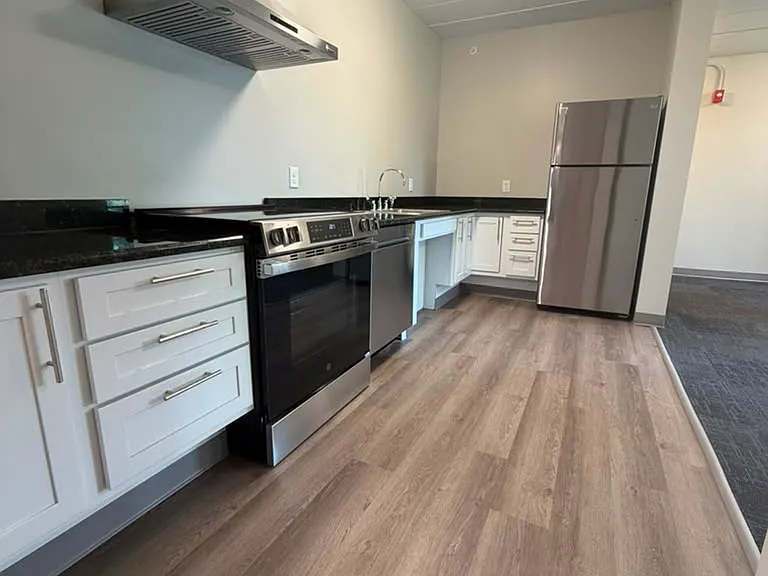400 Riverside Dr #MANORP105FLOOR-1 — Photo 2