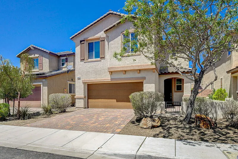 3 bed, 2.5 bath, 1836 sqft, $2,395 — Photo 3