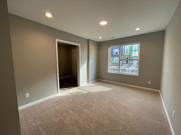 4th image of 3124 W New York St