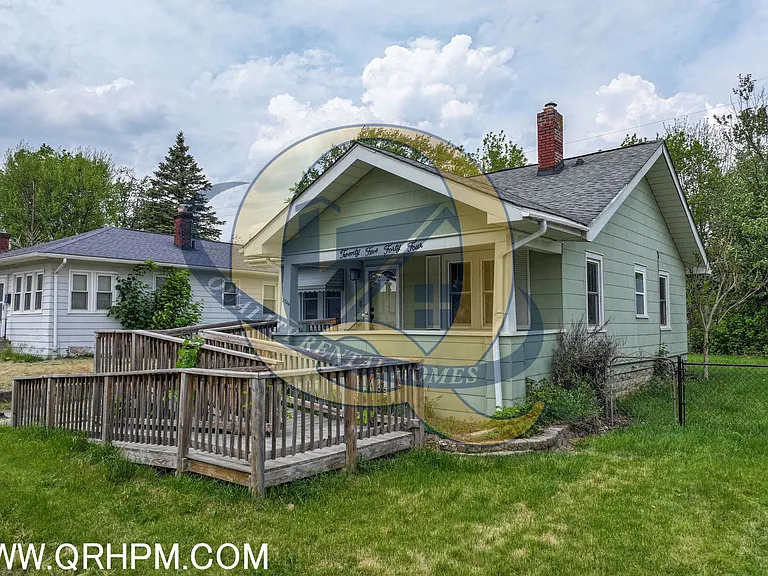 2544 Tyrone St — Photo 3