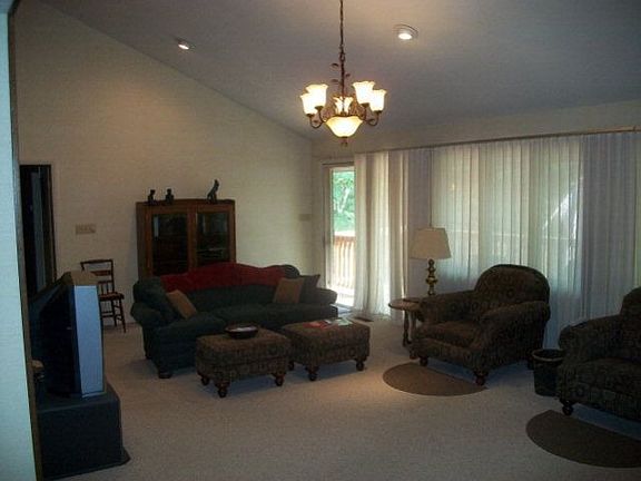 3rd image of 139 Candlewood Dr