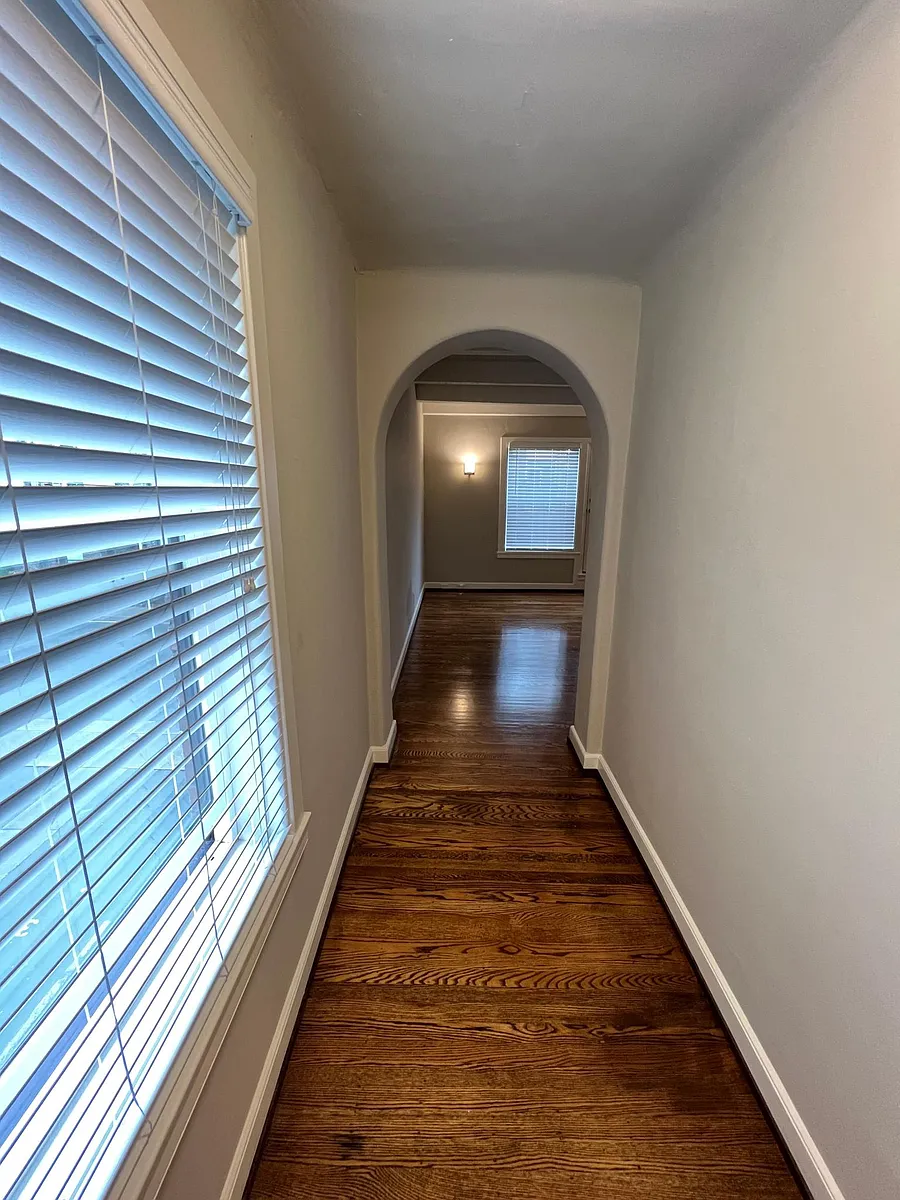 Building Photo - 421 Summit Ave E #301