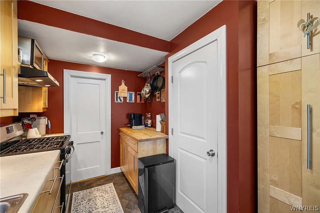 3 bed, 1.5 bath, 1140 sqft, $2,500 — Photo 4