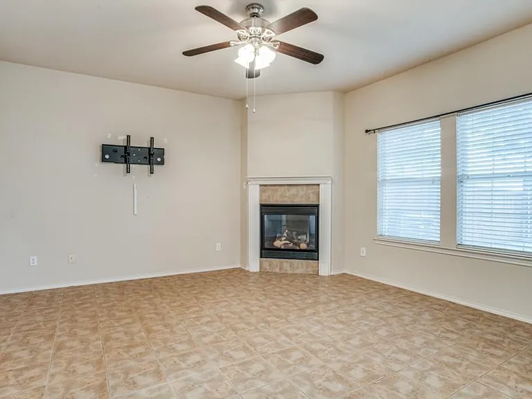 187 Castleridge Dr #B — Photo 2