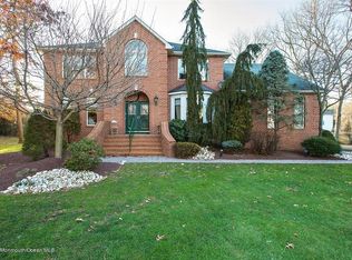7 Joyce Ct, Manalapan, NJ 07726