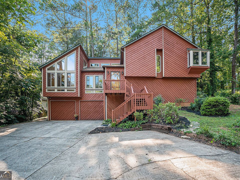 1st image of 4535 Kings Crossing Dr NE