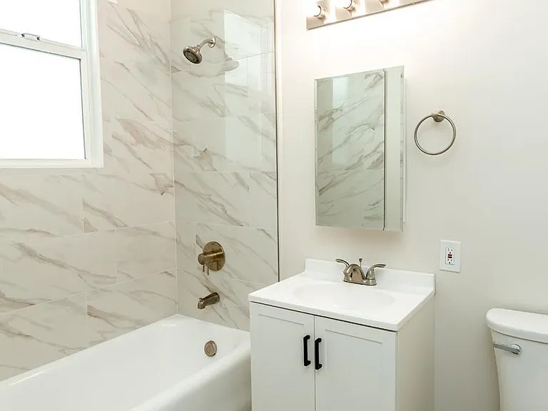 1565 Chestnut St #33 — Photo 5
