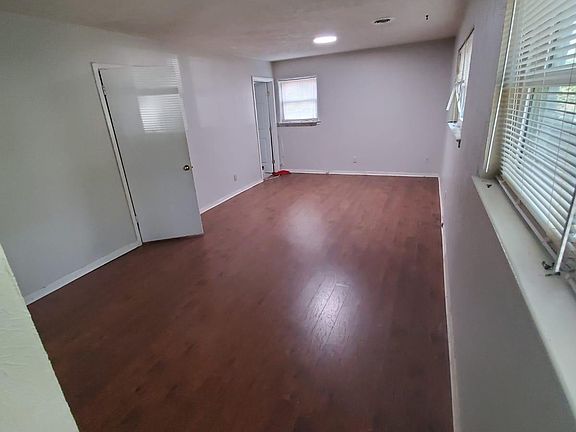 5th image of 1811 Deer Park Way