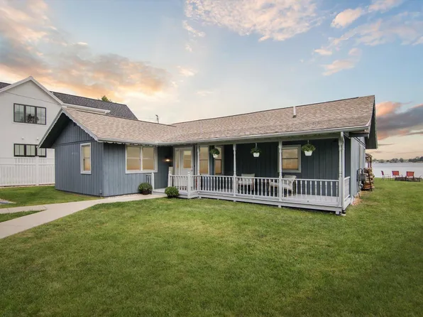 2064 Forest Park Dr, Jackson, MI 49201