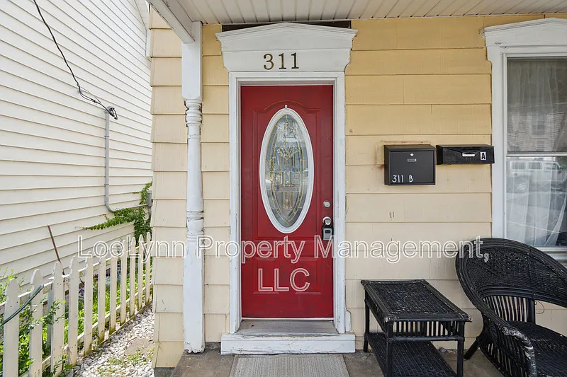 3 bed, 1.0 bath, 1100 sqft, $1,400 — Photo 3