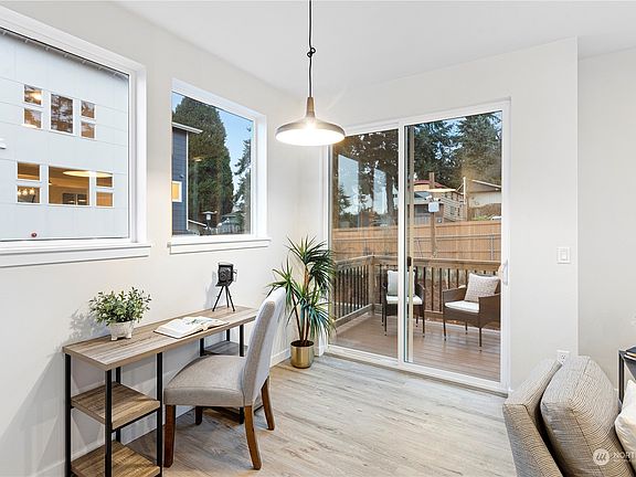 4th image of 14943 7th Parkway S #7
