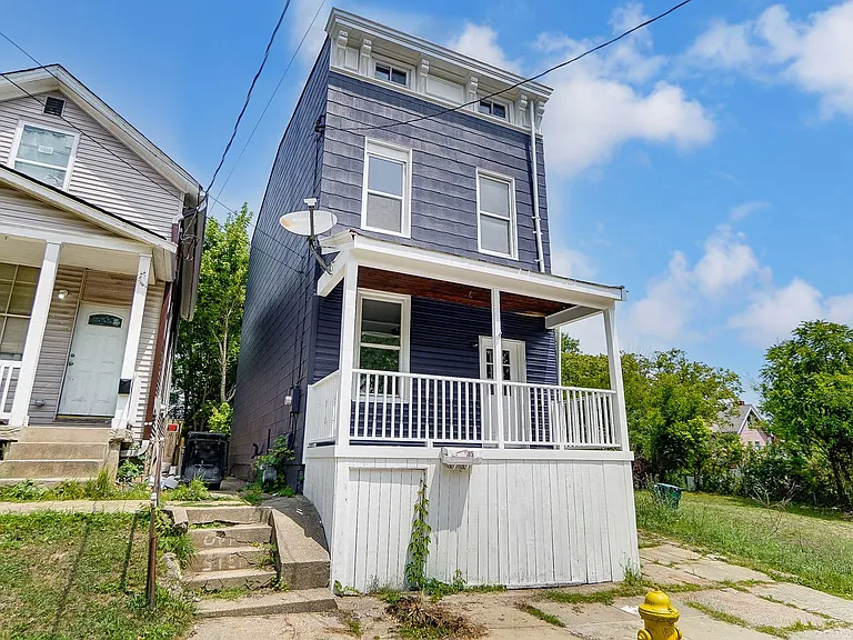 1852 Knox St — Photo 3