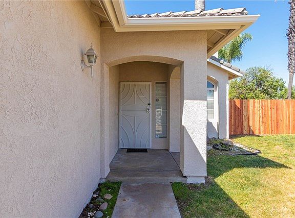 3rd image of 28077 Stillwater Dr