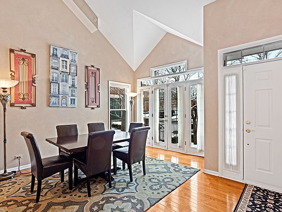 2nd image of 39 Lakebreeze Ct