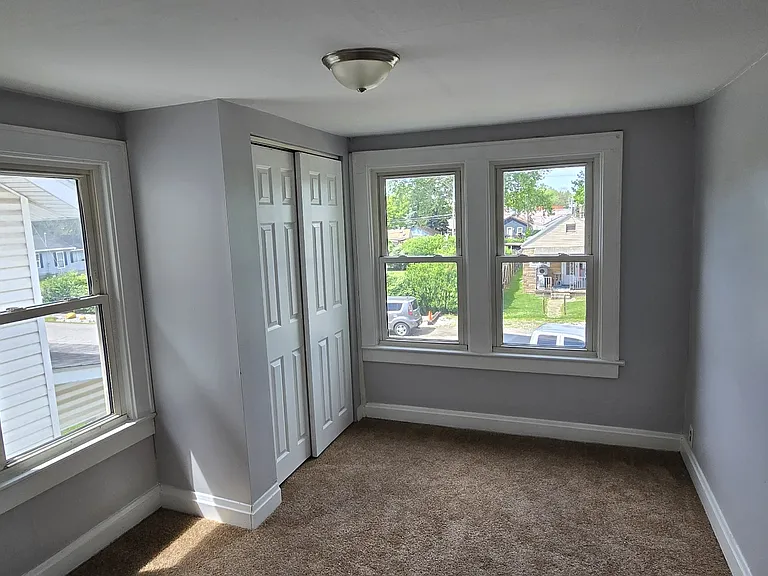 257 Benfield Ave — Photo 4