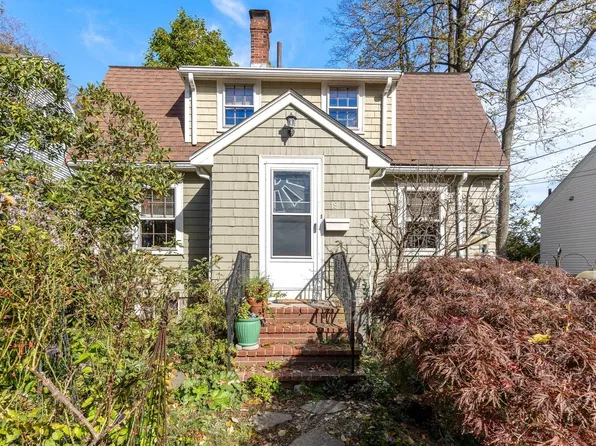19 Deforest St, Hyde Park, MA 02136
