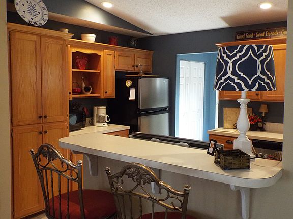 4th image of 23 Ventnor Cir