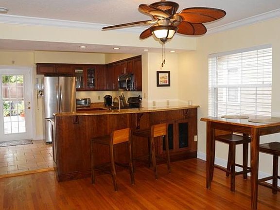 3rd image of 632 Bourne Pl