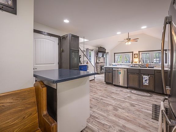 3rd image of 5311 Pointview Dr