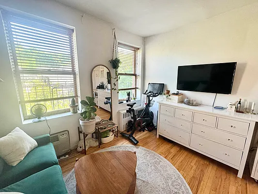 Rented by J PRESTON AND ASSOCIATES INC | media 7