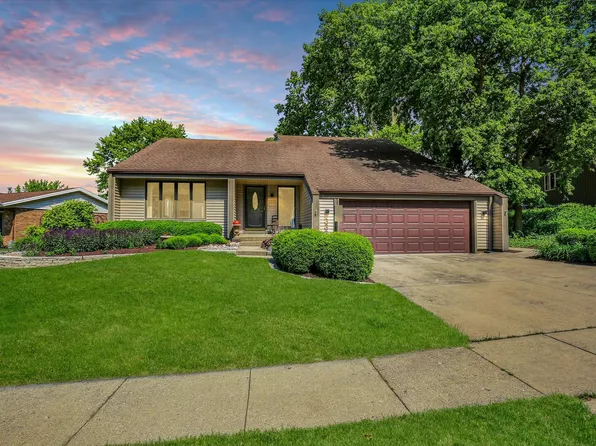 332 Indian Hills Dr, Rantoul, IL 61866