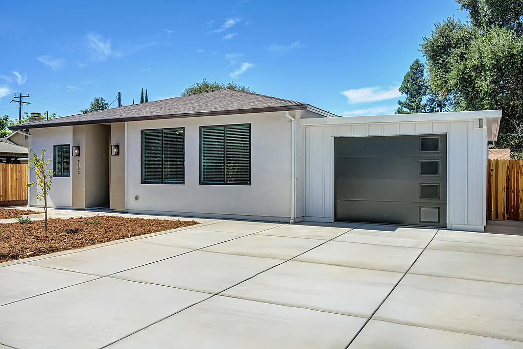 3 bed, 1445 sqft, $3,195 — Photo 2